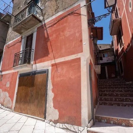 Gasthof Filohostel L'albergo Glocale SantʼAgata deʼ Goti