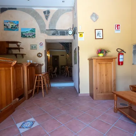 Filohostel L'albergo Glocale SantʼAgata deʼ Goti